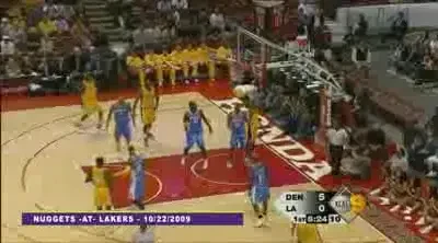 VIDEO / Rerzervele lui Lakers fac toti banii! Vezi ce ritual au dupa fiecare cos