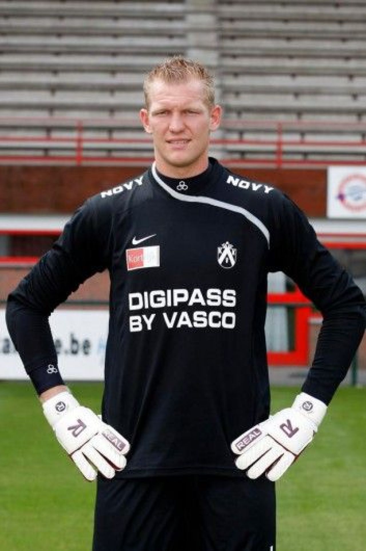 EL este cel mai inalt fotbalist din lume!_2