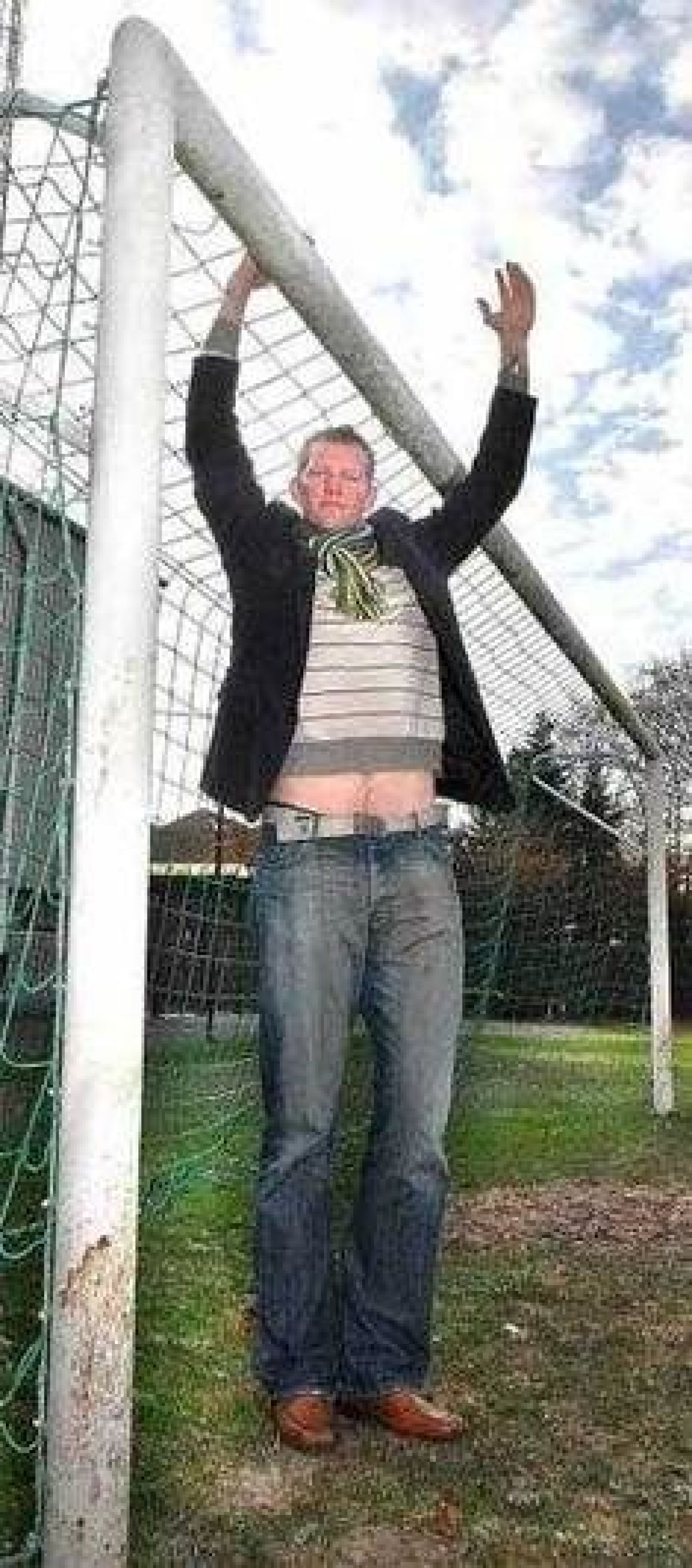 EL este cel mai inalt fotbalist din lume!_5
