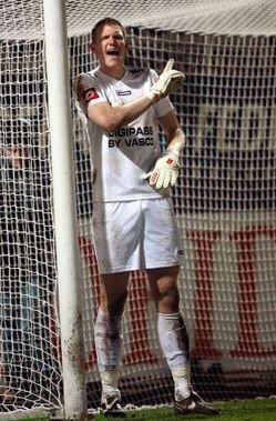 EL este cel mai inalt fotbalist din lume!_14