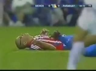 SOCANT! Au crezut ca va muri! Un jucator a ramas intr-o balta de sange dupa ce s-a lovit la cap_6