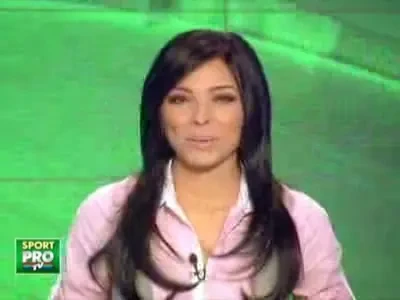 VEZI ce fac Gina si Roxy pentru a sustine euro-fantasticele Romaniei!