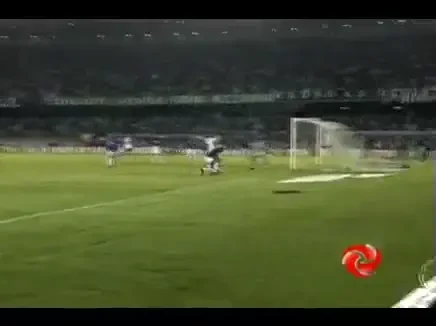 VIDEO N-ai mai facut asa ceva! Cel mai trasnit antrenor din lume!