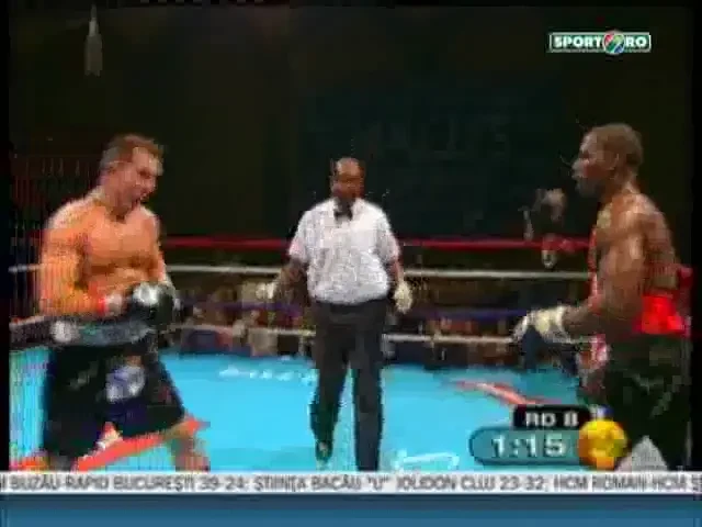 KO-ul de poveste - a cazut inconstient sub masa comentatorilor!