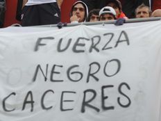 Lui Caceres i-au scos ochiul drept! Vezi ce spune Maradona si mesajele fanilor din Argentina!_4