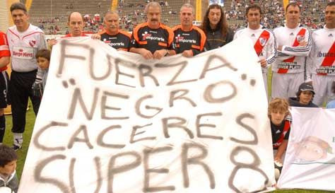 Lui Caceres i-au scos ochiul drept! Vezi ce spune Maradona si mesajele fanilor din Argentina!_7