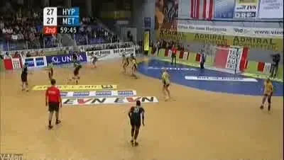 VIDEO! Antrenorul lui Hypo Viena a demisionat dupa faza nebuna in care a placat o jucatoare!