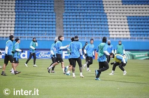 Chivu a dat de belea: masti anti-gripa la Dinamo Kiev - Inter Milano! FOTO:_2