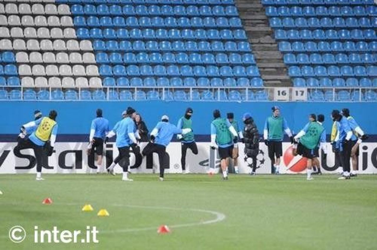 Chivu a dat de belea: masti anti-gripa la Dinamo Kiev - Inter Milano! FOTO:_13