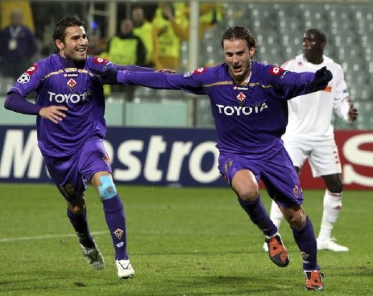 FOTO: Mutu a revenit miraculos si a inscris din nou: Fiorentina 5-2 Debrecen!_9