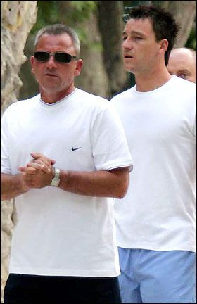 VIDEO SOCANT: Tatal lui John Terry a fost filmat in timp ce vindea cocaina!_5