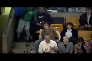 E nebun sau se preface? VEZI super video cu un fan al lui Celtics!
