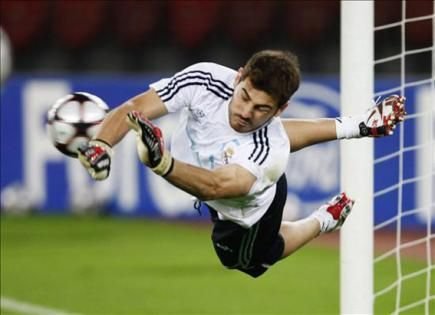 Casillas, cel mai sexy fotbalist al anului! Vezi topul:_13