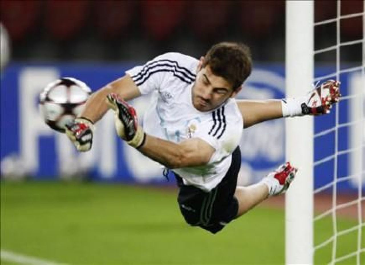 Casillas, cel mai sexy fotbalist al anului! Vezi topul:_13