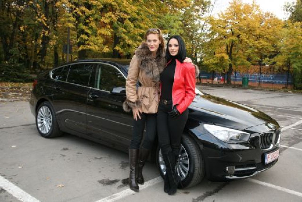 Vezi ce super BMW seria 5 GT conduce Andreea Marin Banica! FOTO:_3