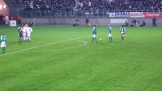 VIDEO Zidane inca mai stie! VEZI ce gol a reusit la un meci caritabil!