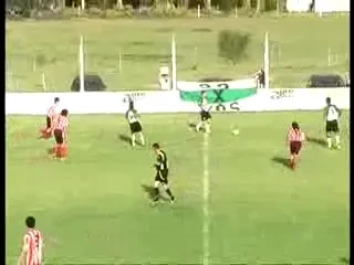 VIDEO / El este cel mai afectuos arbitru din istorie! Vezi cum da un cartonas rosu