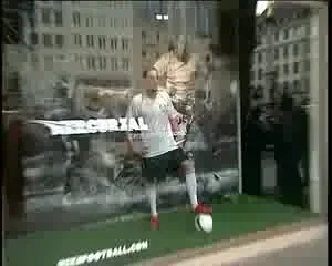 VIDEO / Ribery si-a gasit o noua ocupatie! Sta in vitrina si sperie oamenii: