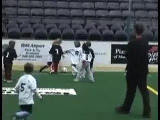 Autogolul-spectacol!&nbsp;VEZI aici primi pasi ai unui mare gafeur!