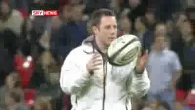 VIDEO / El este cel mai norocos fan! Vezi cat a castigat dupa ce a reusit cea mai TARE transformare le rugby!