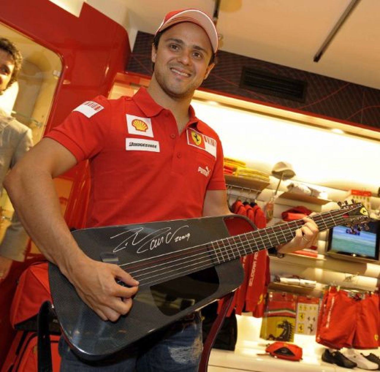 Raikkonen isi face trupa de rock!_12