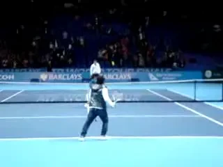 VIDEO / Carlos Tevez este cel mai PROST jucator de tenis din lume! :)