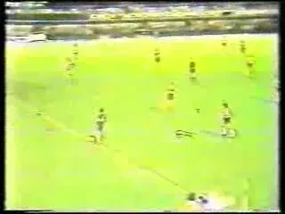 VIDEO:&nbsp;Maradona, zeul siretlicurilor! VEZI alte 3 meciuri unde a inscris cu mana!