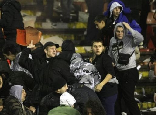 VIDEO Au devastat stadionul! Vezi macelul facut de huligani la Steaua 1-2 Partizan!_7