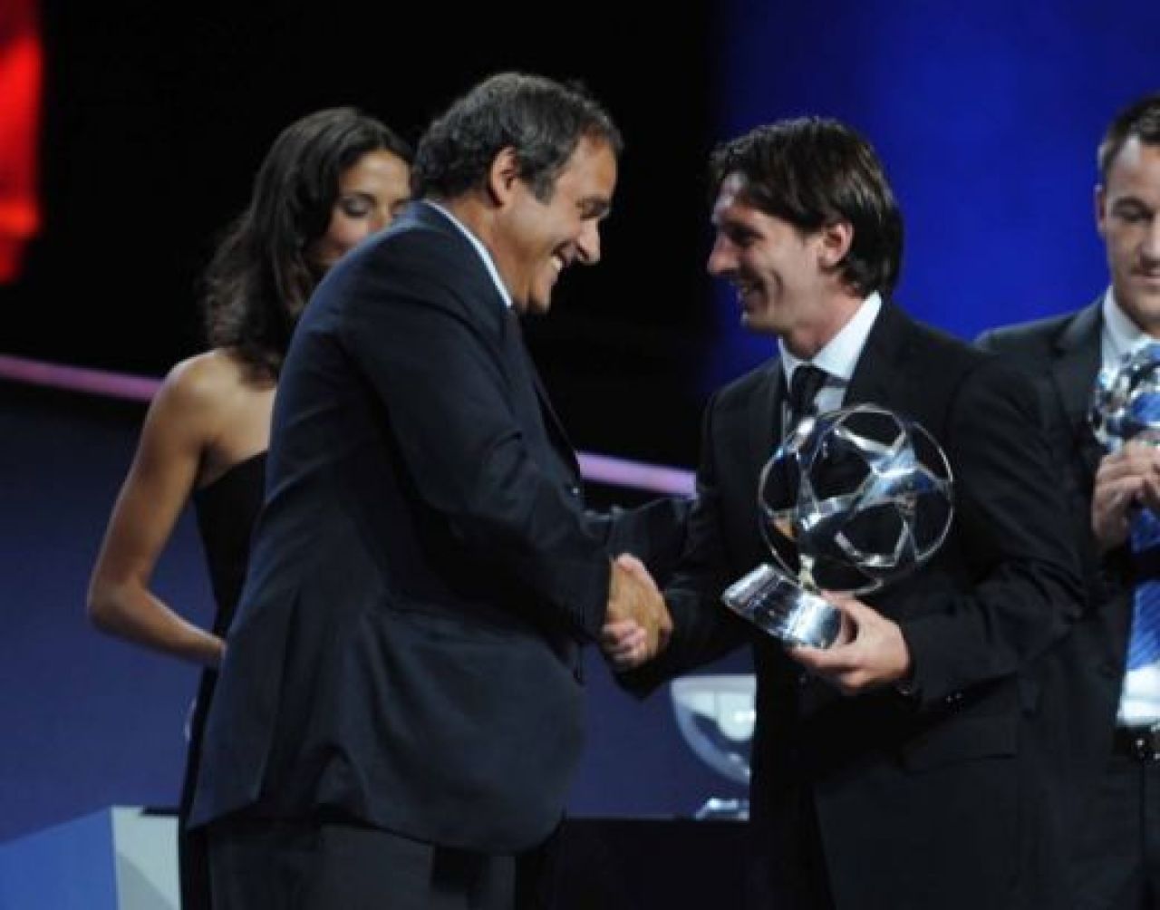 Mai tare decat Platini! Messi a castigat
