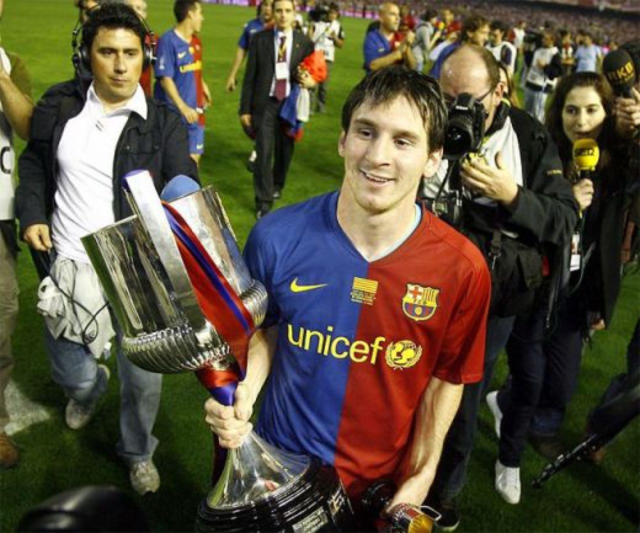 Mai tare decat Platini! Messi a castigat