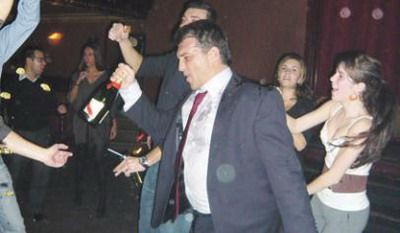 VIDEO / Vezi ce dansuri trage Laporta intr-o discoteca din Barcelona!_4