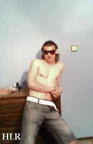 FOTO Sburlea pozeaza gol pe Internet! VEZI cum face reclama la whisky! :)_4