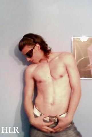 FOTO Sburlea pozeaza gol pe Internet! VEZI cum face reclama la whisky! :)_8