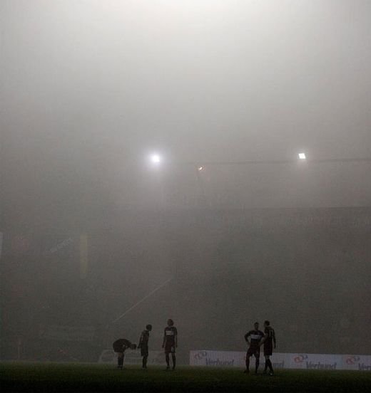FOTO Ultrasii austrieci au invadat terenul la Austria Viena - Bilbao!_4