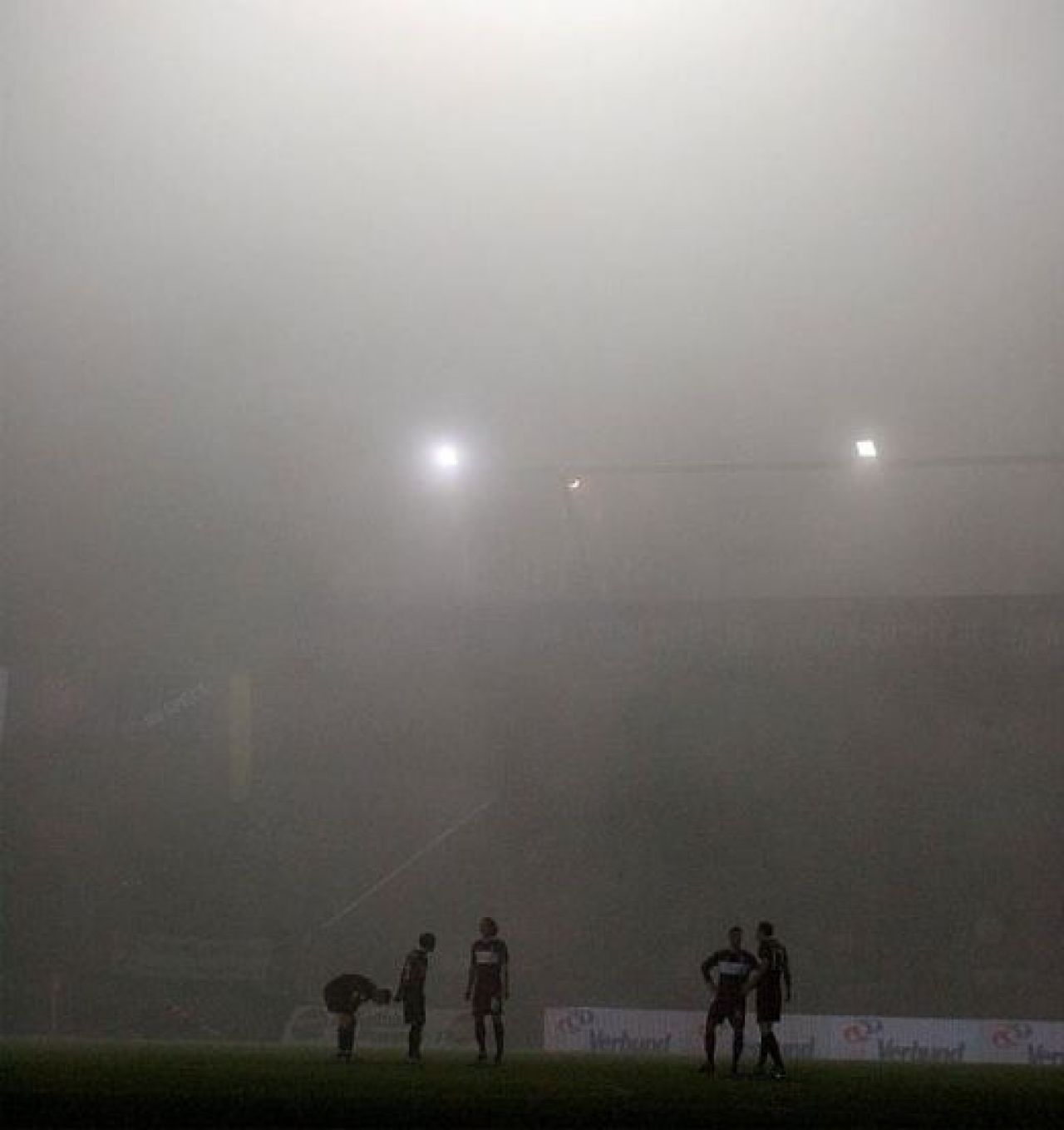 FOTO Ultrasii austrieci au invadat terenul la Austria Viena - Bilbao!_4
