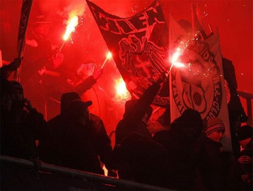 FOTO Ultrasii austrieci au invadat terenul la Austria Viena - Bilbao!_11