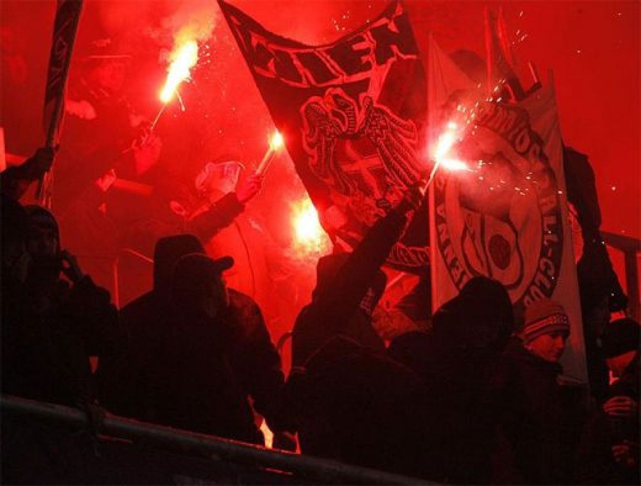 FOTO Ultrasii austrieci au invadat terenul la Austria Viena - Bilbao!_11