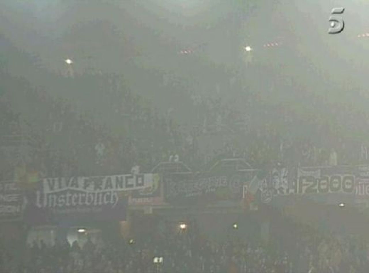 FOTO Ultrasii austrieci au invadat terenul la Austria Viena - Bilbao!_12