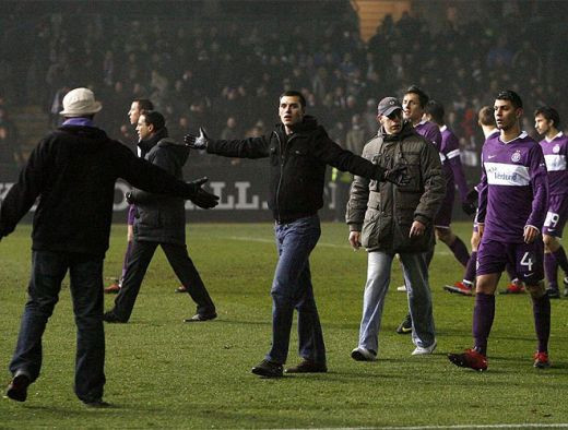 VIDEO / Militantii neo-nazisti au oprit meciul Austria Viena - Athletic Bilbao!_6