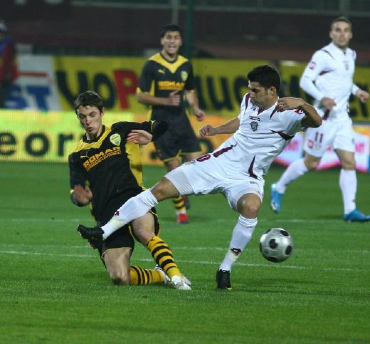 Imagini NEBUNE in Giulesti! Spadacio, aproape de bataie pe teren, teroare la portile stadionului_2