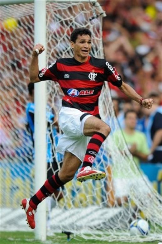 VIDEO Adriano, cu ochii in lacrimi! Flamengo, campioana! O banda de hoti a furat 4 milioane de euro!_10