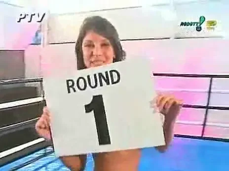 VIDEO Cu garda jos! Box in bikini si pe ROLE!