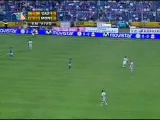 VIDEO / Noua moda in fotbal! Pasa de gol cu.. mana!