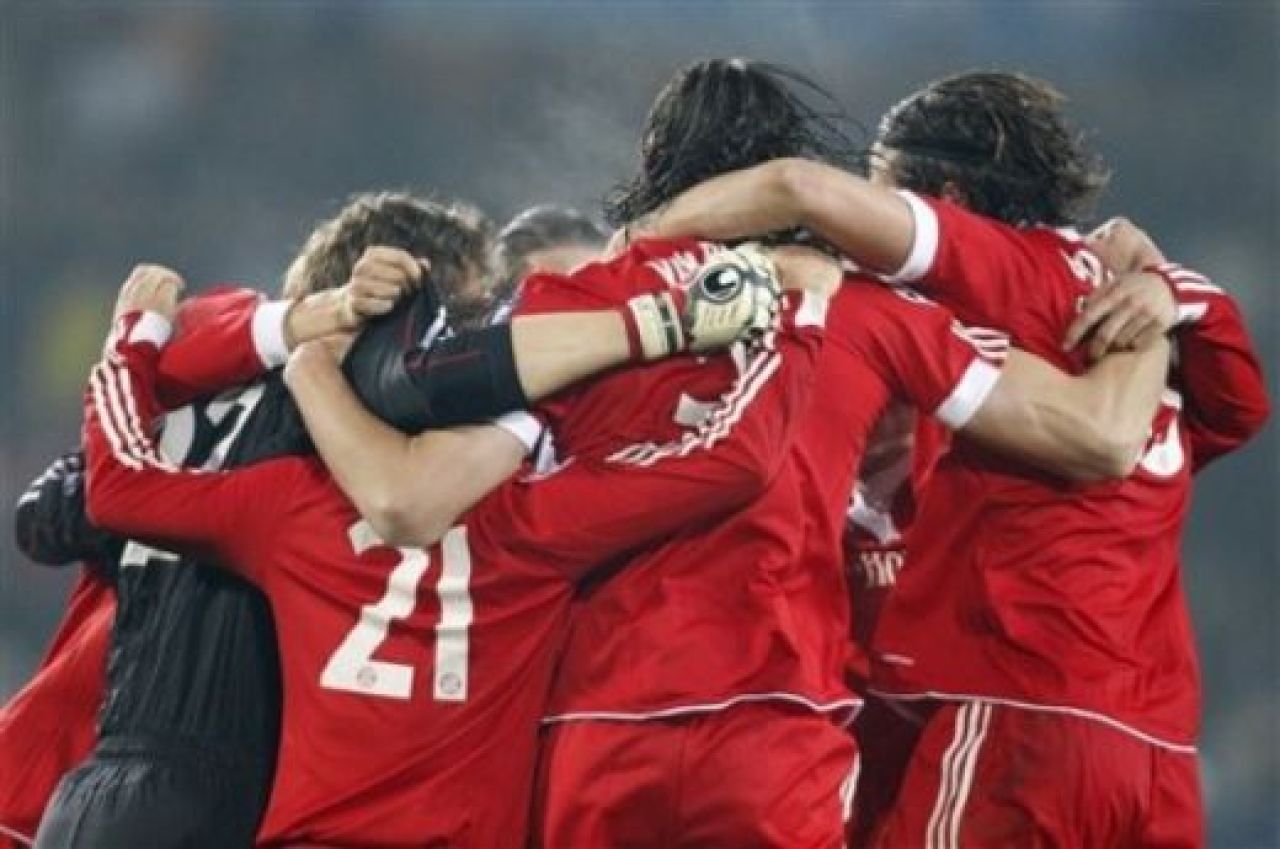 VIDEO Singura echipa adusa in genunchi si la victorii! Bayern, din nou in genunchi in fata fanilor!_3