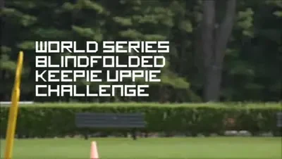 VIDEO Ronaldinho a pacalit pe toata lumea cu o noua nebunie: jongleaza LEGAT la ochi!