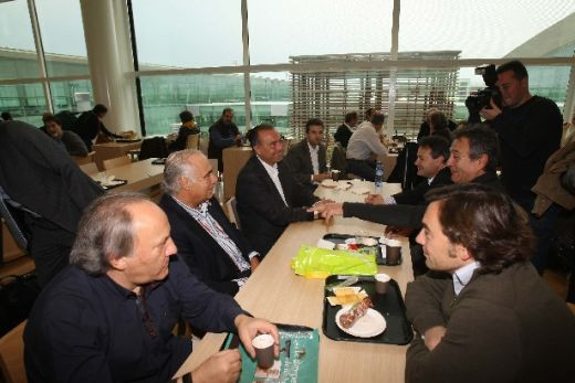 VIDEO / Barca, mai importanta ca un sef de stat la Abu Dhabi! Vezi cum au fost primiti Messi si Ibra:_22