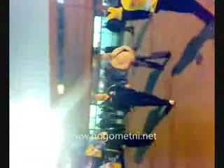 VIDEO! Dzeko, starul Bosniei, a sarit la gatul unui fan pentru ca l-a injurat de mama: Iti smulg limba din gura