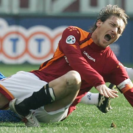 Cele mai GROAZNICE 12 accidentari din istoria fotbalului! VIDEO:_9