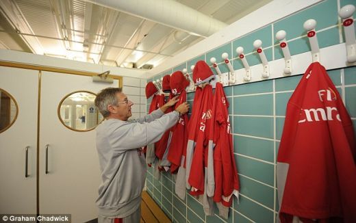 FOTO! Legile lui Wenger: Cele 3 lucruri INTERZISE in vestiarul juniorilor lui Arsenal!_6
