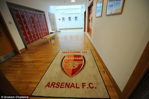 FOTO! Legile lui Wenger: Cele 3 lucruri INTERZISE in vestiarul juniorilor lui Arsenal!_7